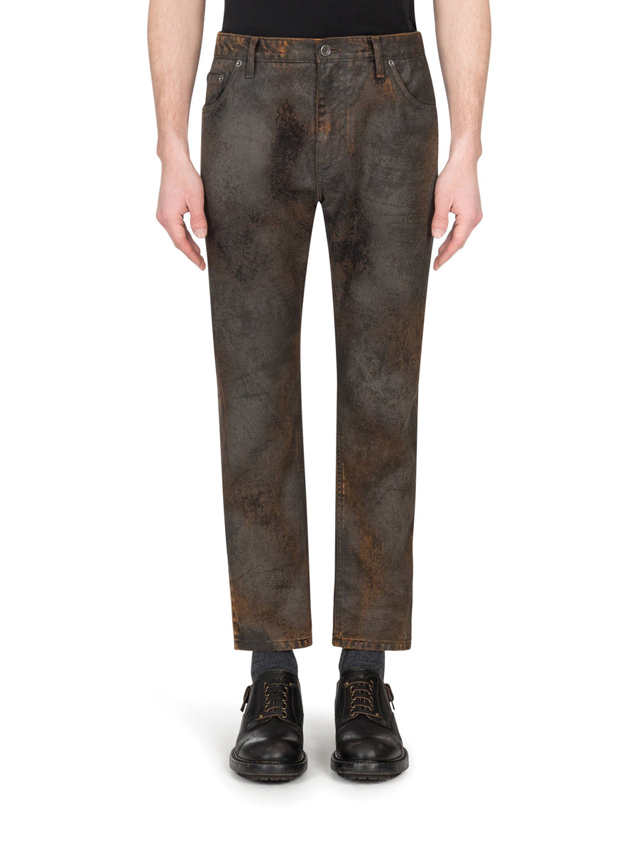 Loose jeans with mud-effect detailing